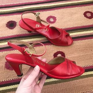 VTG Penaljo Red Leather Peep-toe Kitten Sandal